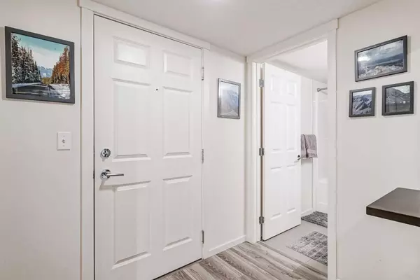 Calgary, AB T2Z 4R2,755 Copperpond BLVD SE #1102