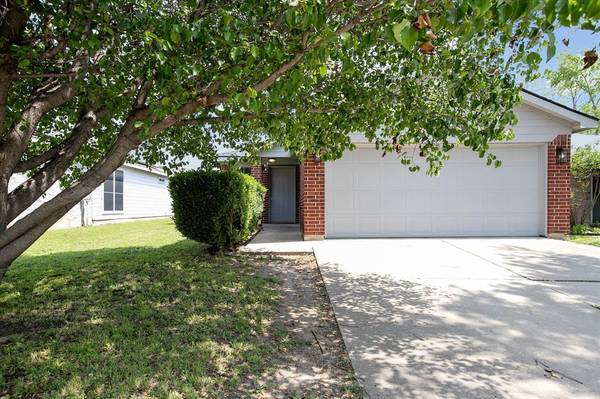 10609 Shadywood Drive, Fort Worth, TX 76140