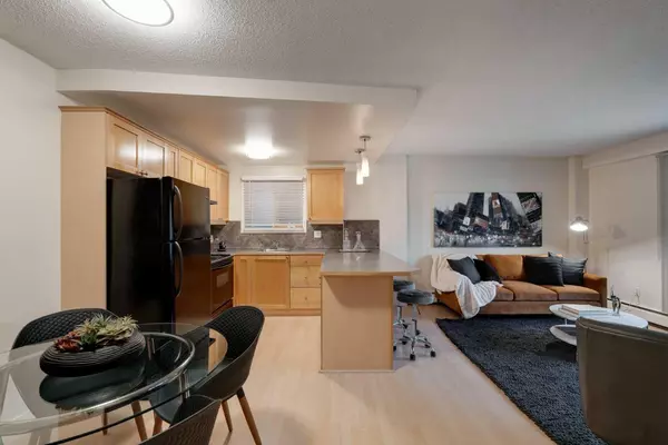 Calgary, AB T2T 0H7,922 19 AVE SW #204