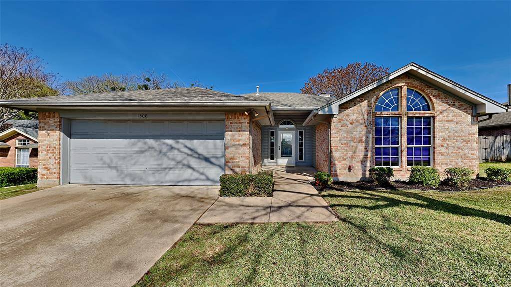 1308 Mcanear Court, Cleburne, TX 76033