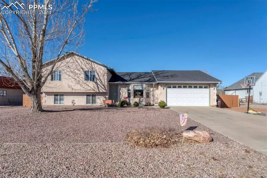 469 S Putter DR, Pueblo West, CO 81007