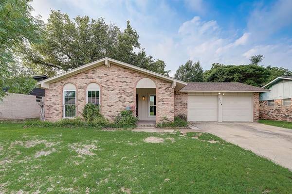 2124 Spanish Trail,  Irving,  TX 75060