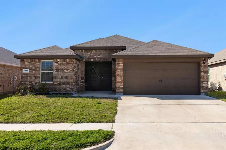 1914 Duskwood Drive, Lancaster, TX 75146