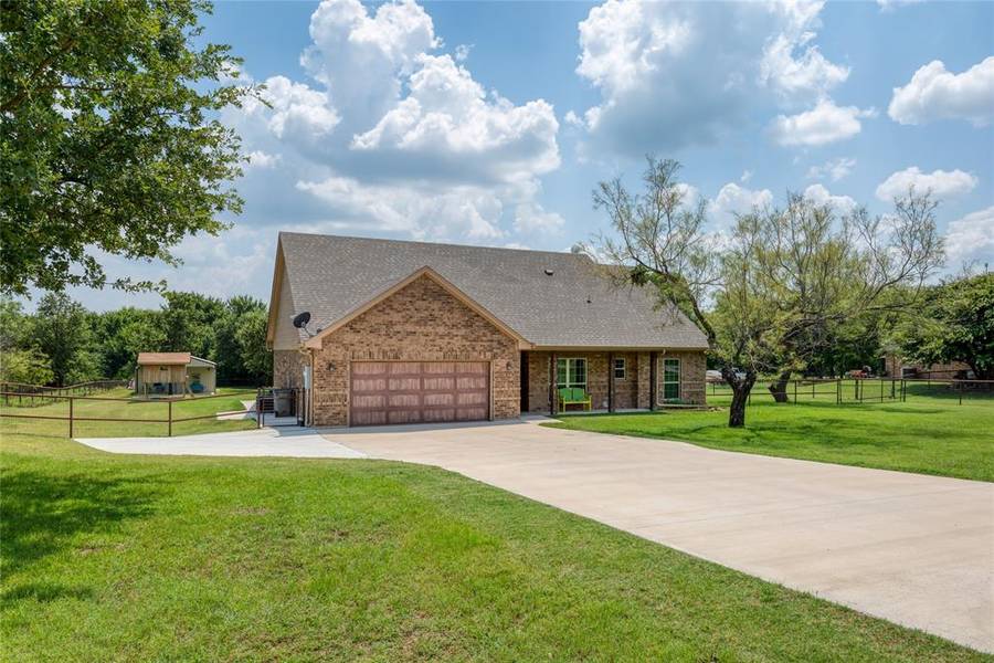 499 Faye Lane, Springtown, TX 76082