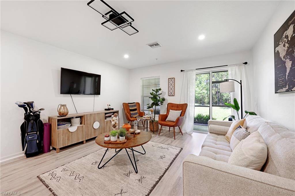 9064 Gervais CIR 103, Naples, FL 34120