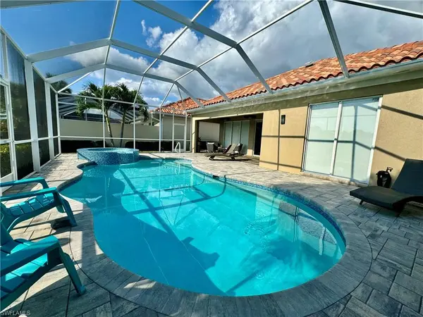 4273 Montalvo CT, Naples, FL 34109