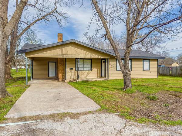 107 S Alma Avenue, Kerens, TX 75144