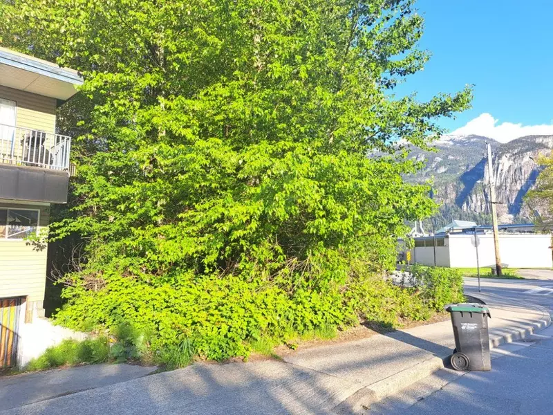 38478 BUCKLEY AVENUE, Squamish, BC V8B 0J8