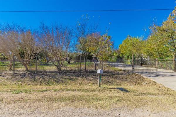 2531 Tommys Court, Alvarado, TX 76009