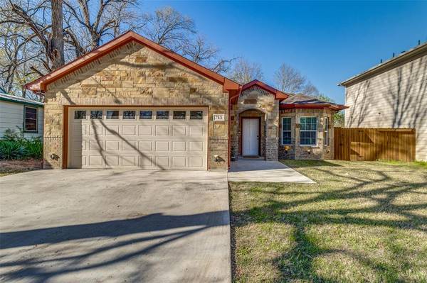 713 E 7th Street,  Bonham,  TX 75418