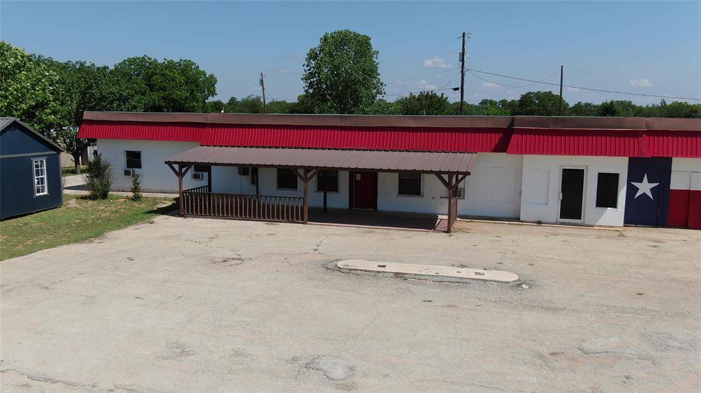 1002 E Hall Street, Bangs, TX 76823