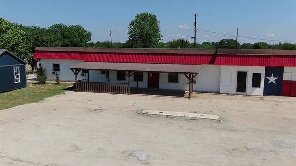 1002 E Hall Street, Bangs, TX 76823