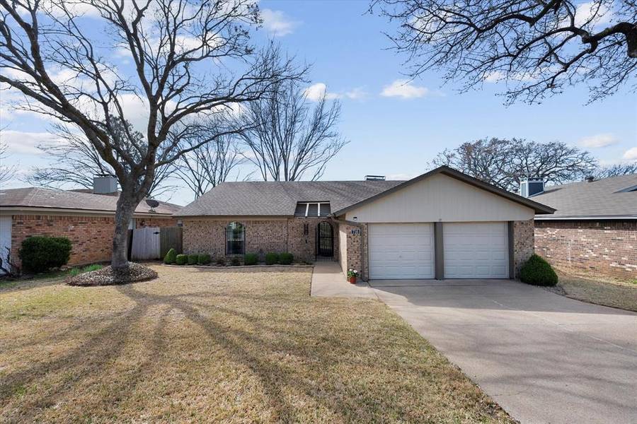 716 Mountain Laurel Lane, Bedford, TX 76021