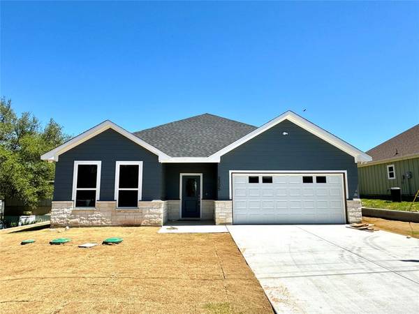 2305 Beverly Drive, Granbury, TX 76048