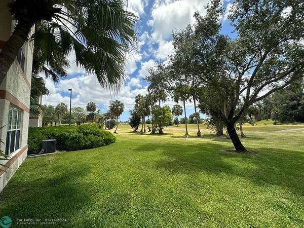 Pompano Beach, FL 33063,3350 Pinewalk Dr  #1434