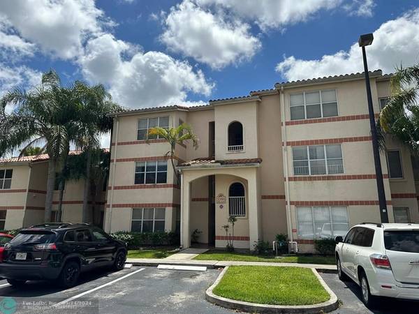 Pompano Beach, FL 33063,3350 Pinewalk Dr  #1434