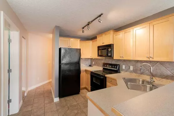 Calgary, AB T2S 2Z9,60 38A AVE SW #101