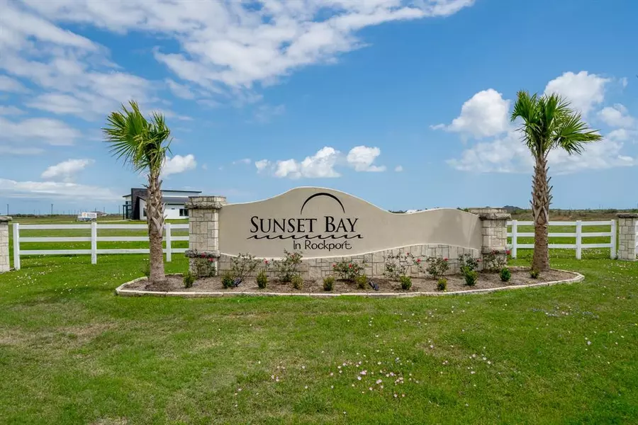 205 Trout Side Way, Rockport, TX 78382