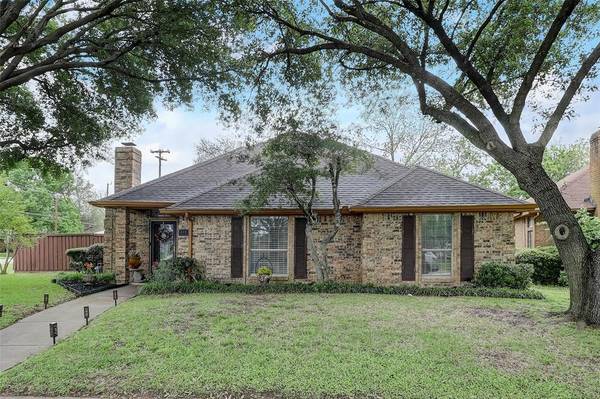 104 Tara Circle,  Lancaster,  TX 75146