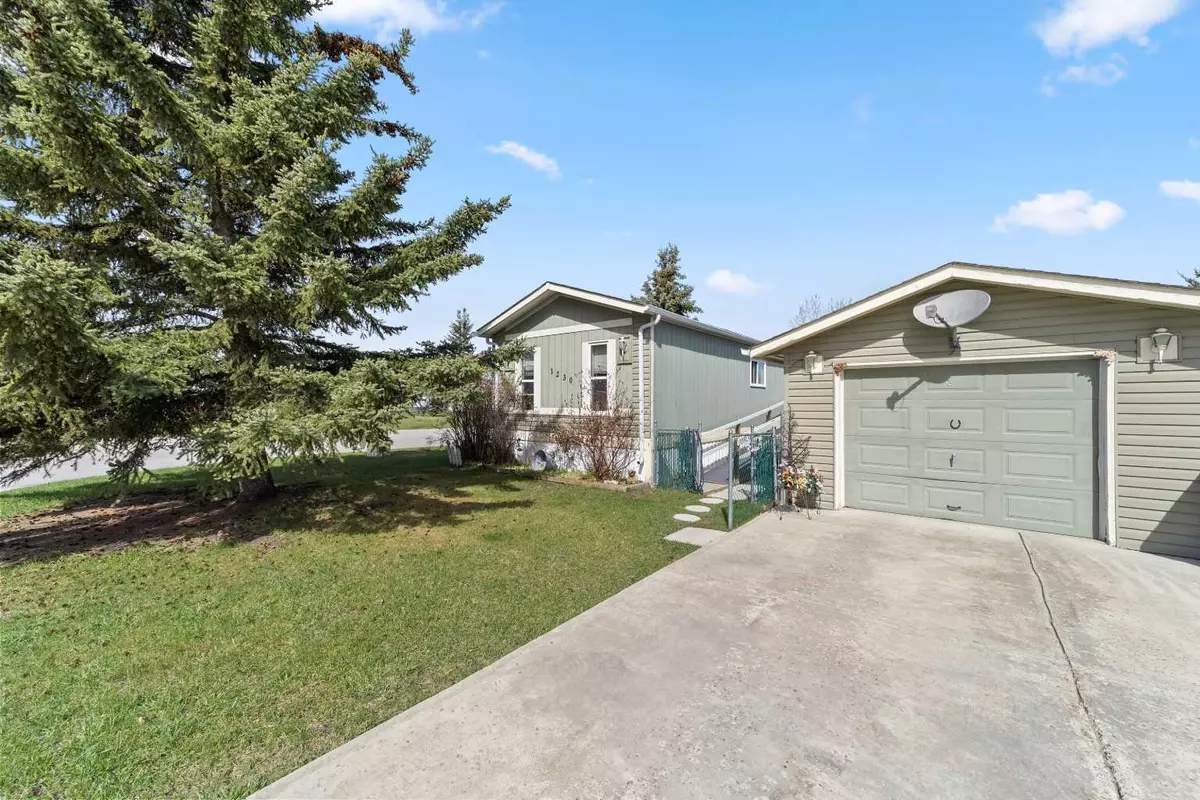 Carstairs, AB T0M 0N0,1230 Downie ST