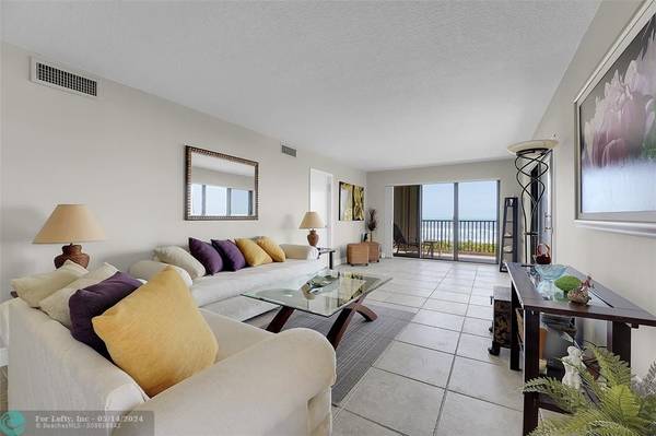 Jensen Beach, FL 34957,10044 S Ocean Dr  #307