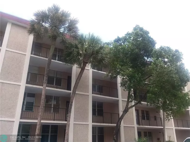 2600 NW 49th Ave  #211, Lauderdale Lakes, FL 33313