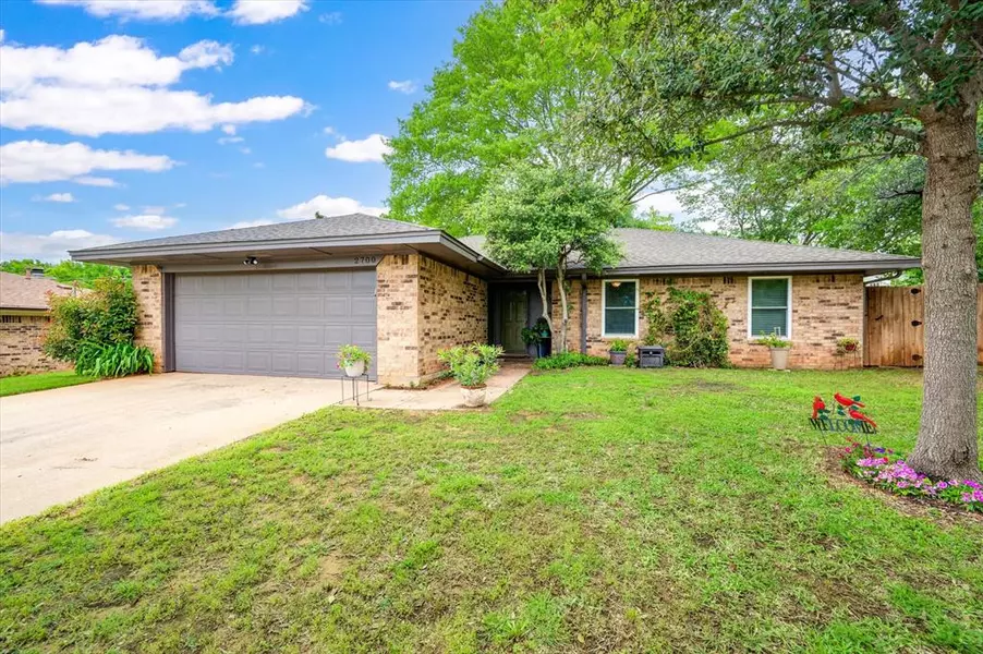 2700 Cardinal Drive, Grapevine, TX 76051