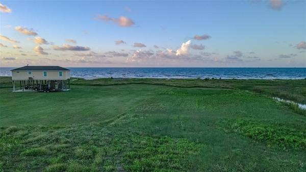 514 Caplen Shores Circle, Gilchrist, TX 77617