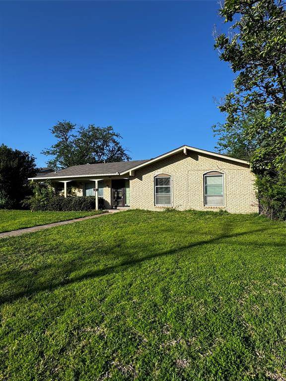 802 Brookshire Circle,  Garland,  TX 75043