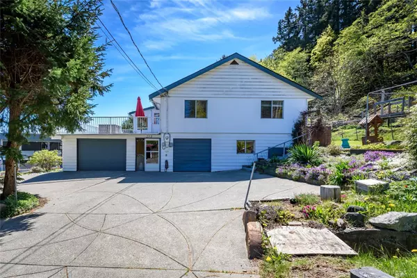 273 Lansdowne St, Union Bay, BC V0R 3B0