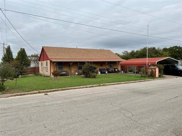 301 E Walnut Street, Nocona, TX 76255