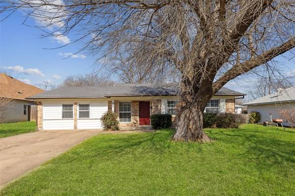 813 Lexington Drive,  Lancaster,  TX 75134