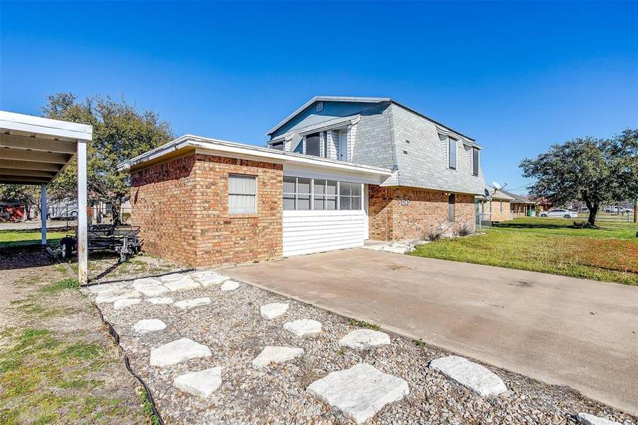 1240 Mineola Street, Weatherford, TX 76086