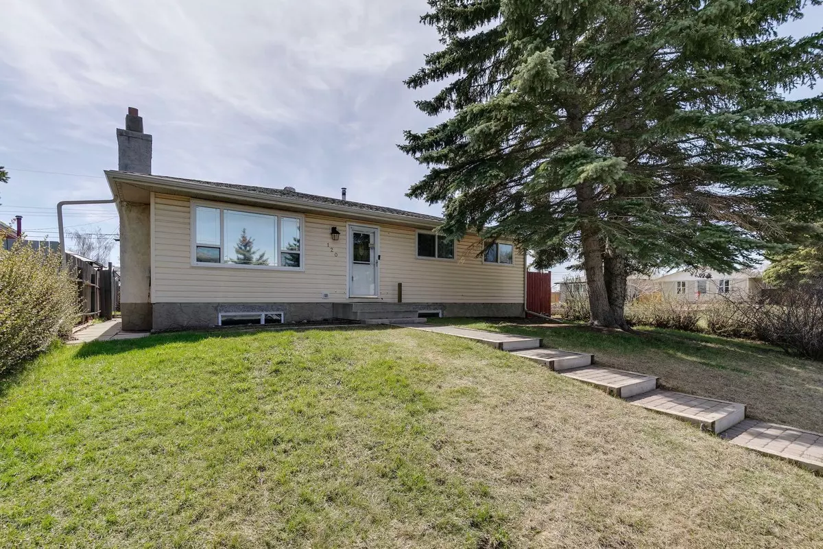 Calgary, AB T2A 3P1,120 Penbrooke Close SE