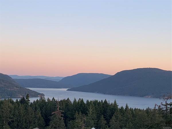 229 Canvasback Pl,  Salt Spring,  BC V8K 2W5