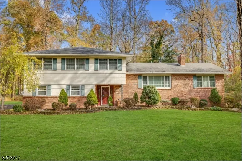 1263 Sunnyfield Ln, Scotch Plains Twp., NJ 07076