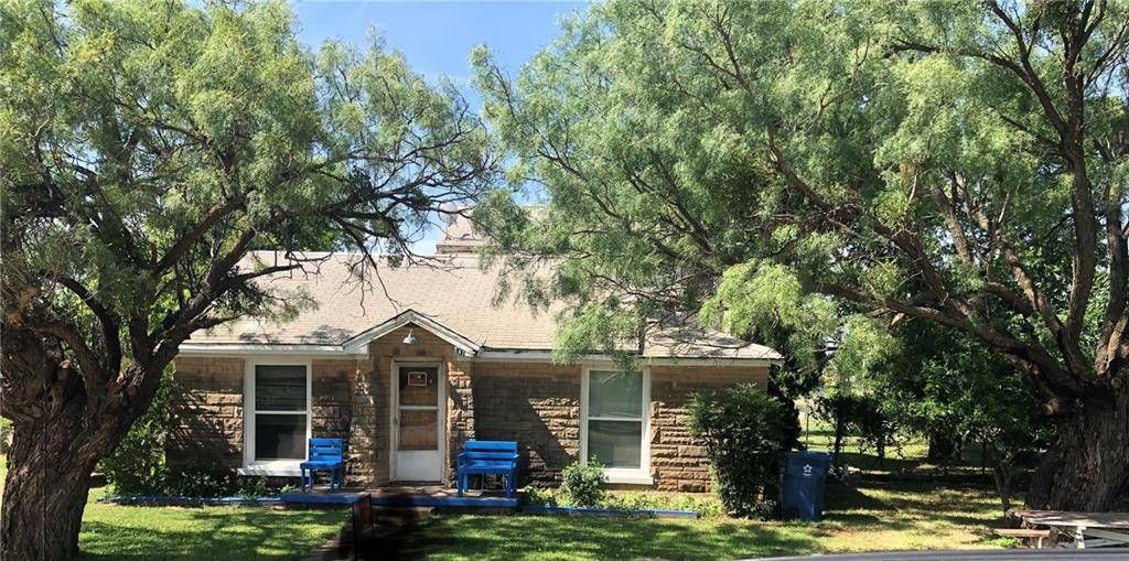 141 W Goeth, Lueders, TX 79533