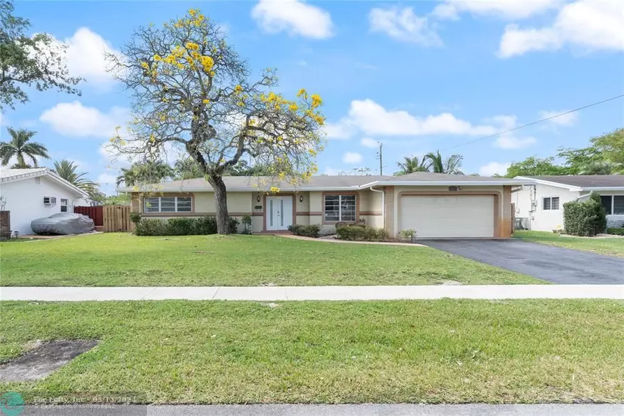 7320 NW 10 Place, Plantation, FL 33313