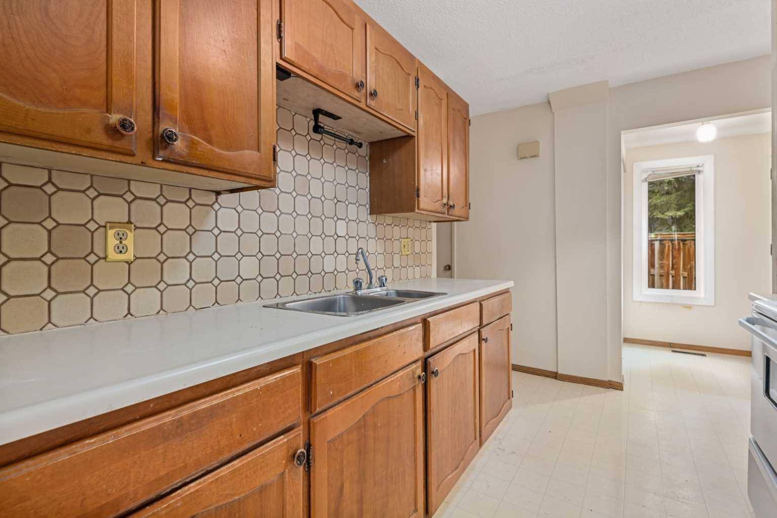 Calgary, AB T2V 1S5,9803 24 ST SW #1806