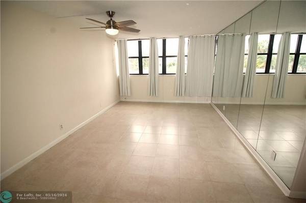 Hallandale Beach, FL 33009,2017 S Ocean dr  #208