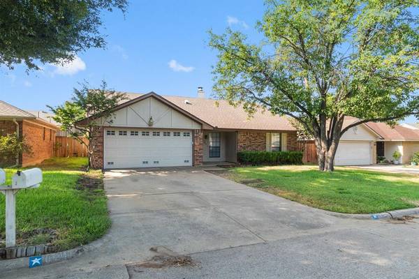 1621 N Bent Tree Trail, Grand Prairie, TX 75052