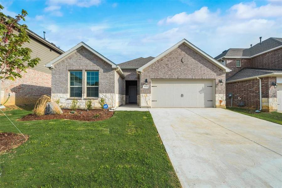 10517 Autumn Leaves Lane, Aubrey, TX 76227