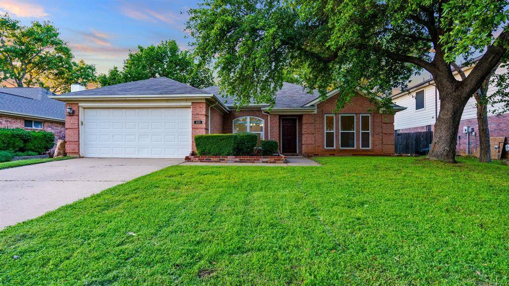 323 Stately Oak Lane, Lake Dallas, TX 75065