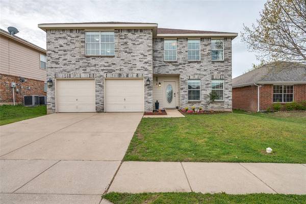 8405 Shallow Creek Drive, Fort Worth, TX 76179