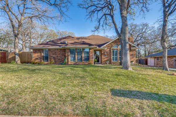 6821 Greenacres Drive, North Richland Hills, TX 76182