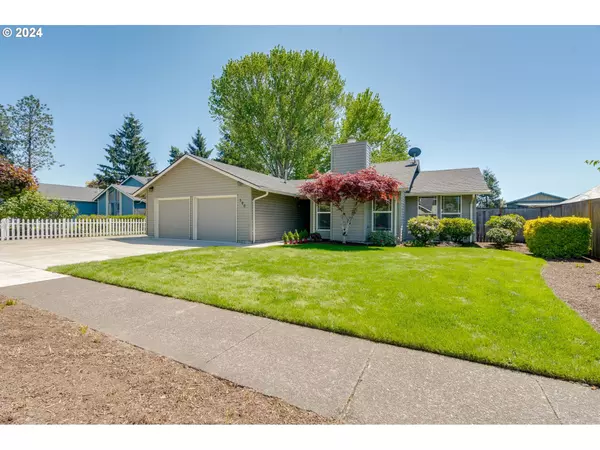 Newberg, OR 97132,300 E PINEHURST DR