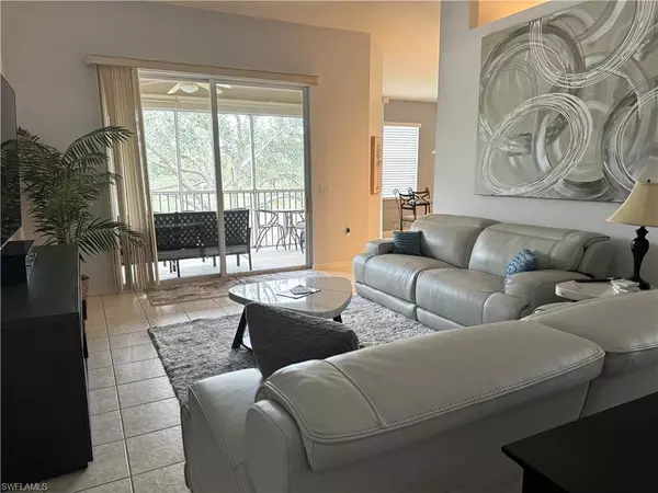 3445 Grand Cypress DR 202, Naples, FL 34119