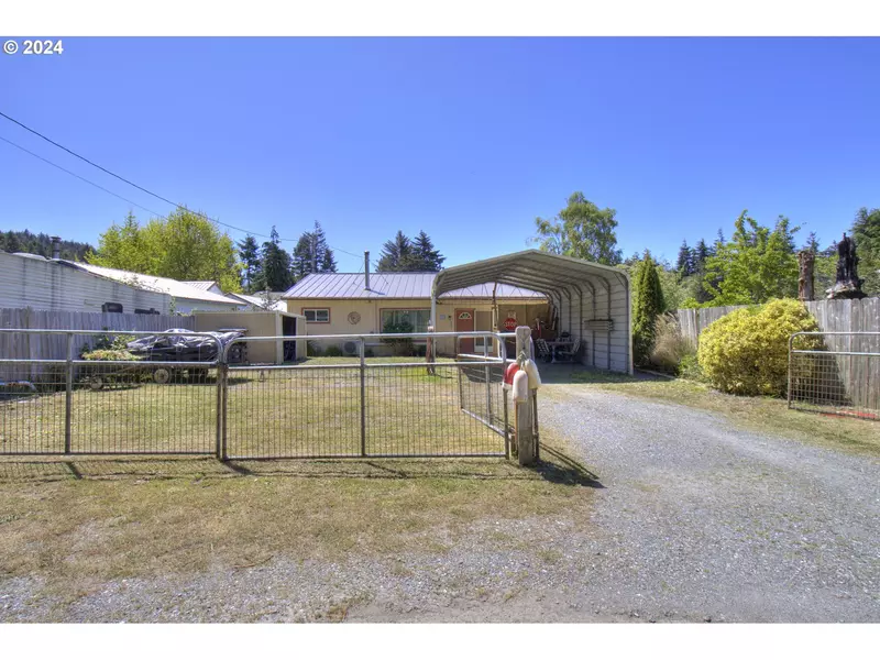 235 MATHER DR, Port Orford, OR 97465