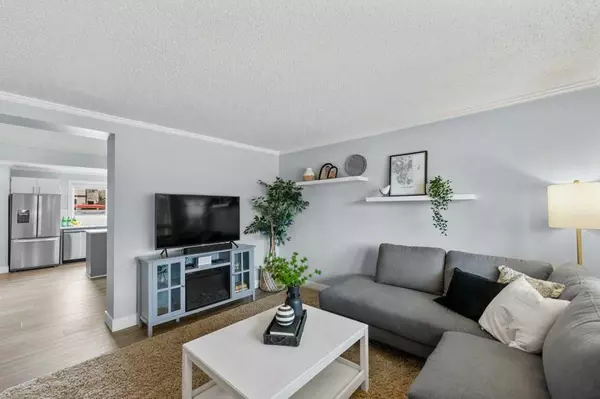 Calgary, AB T2J 6N7,563 Queenston GDNS SE