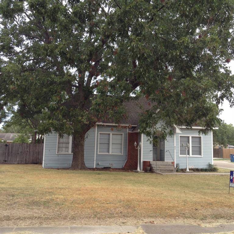 811 N Magnolia Avenue, Hubbard, TX 76648